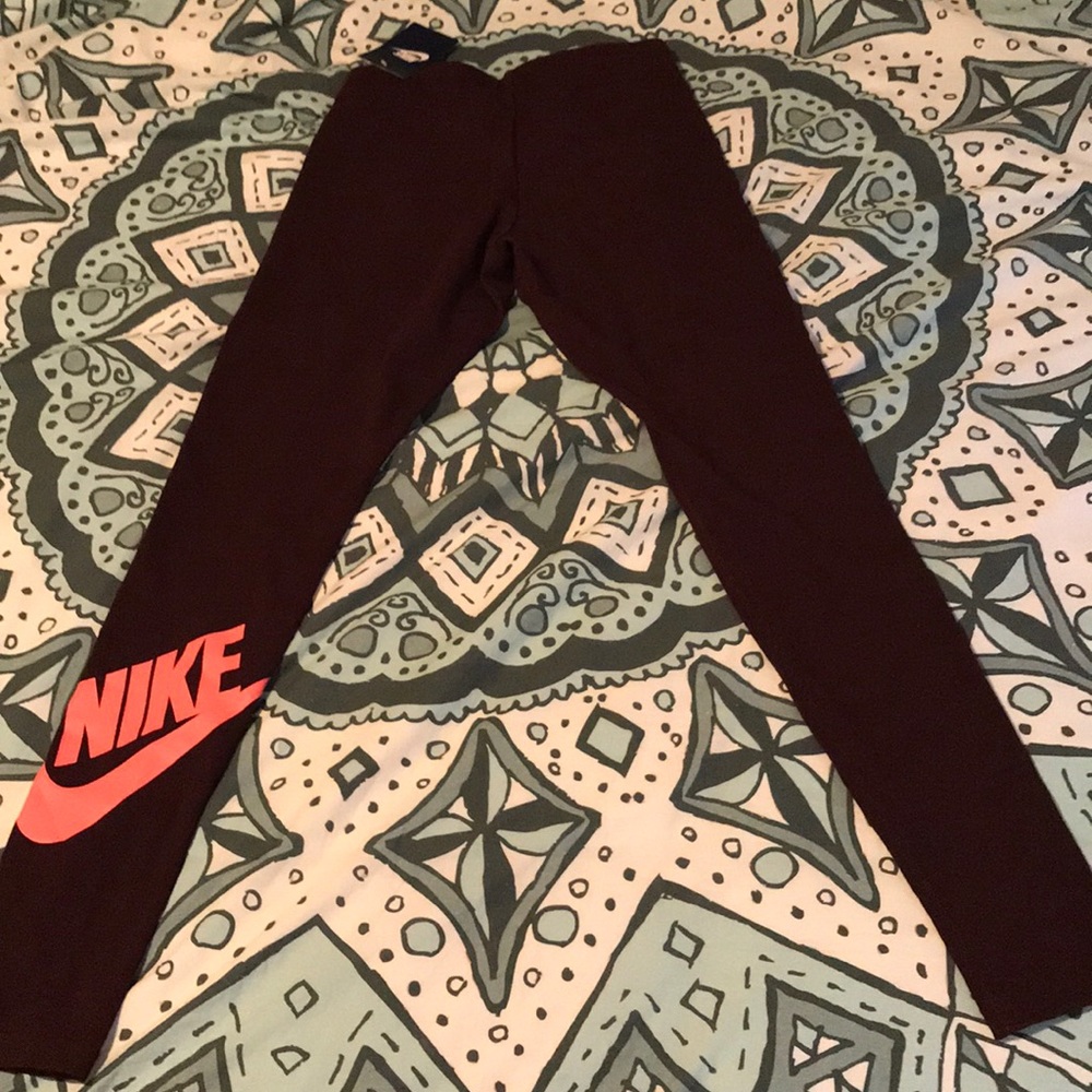 Maroon Nike running leggings